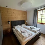 Sonnberg - Entspannung Pur Im Luxus Mit Whirlpool-sauna Ferienhaus